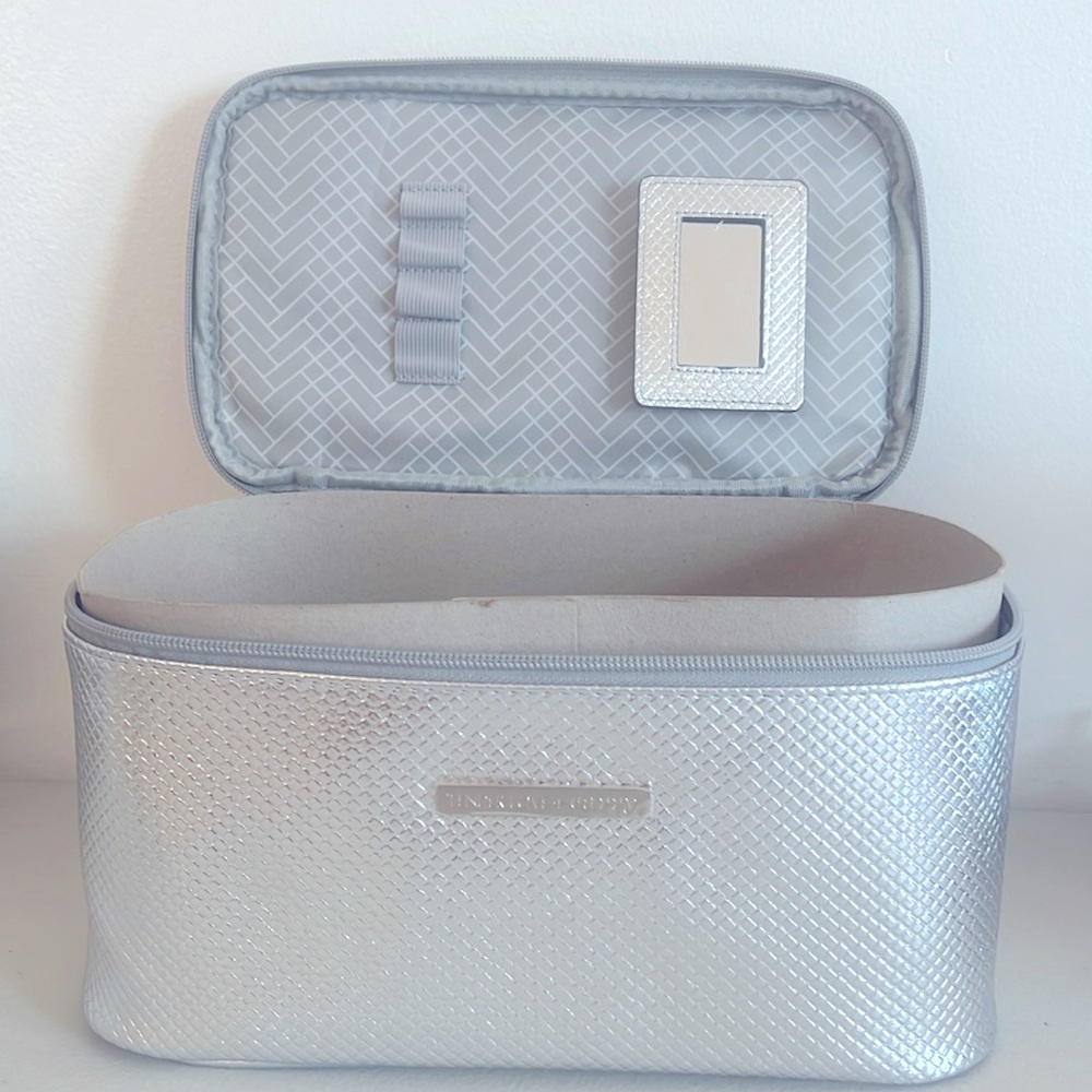 TENDER LOVE & CARRY Toiletry Makeup Travel Bag Detachable Mirror Brush Holder